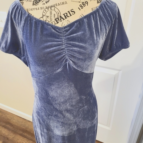 Dress - Picture 1 of 6